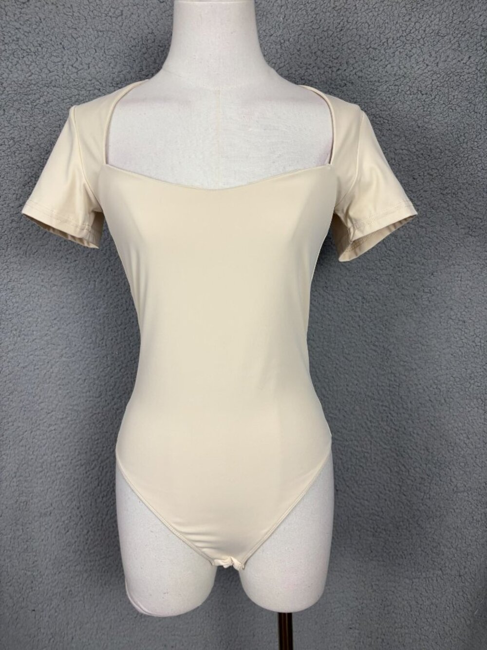 Women's Short Sleeve Double Layer Bodysuit Square Neckline Cream Medium NWOTs